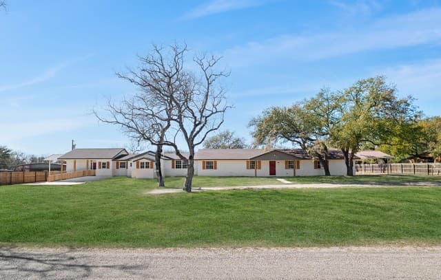 5-bedroom home for sale at 113 Crestline in Pleasanton TX