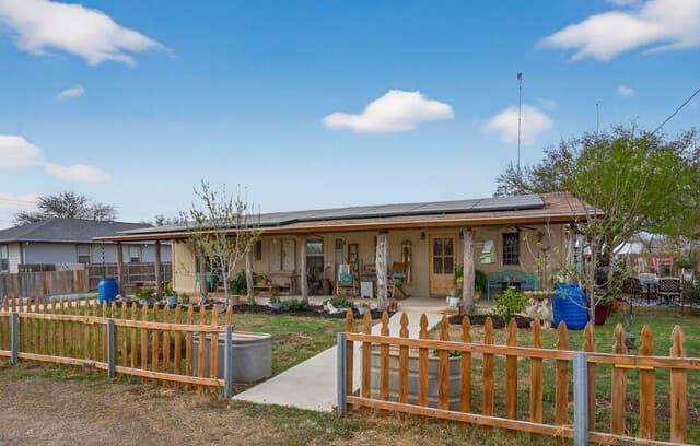 3-bedroom home for sale at 405 Coughran in Pleasanton TX