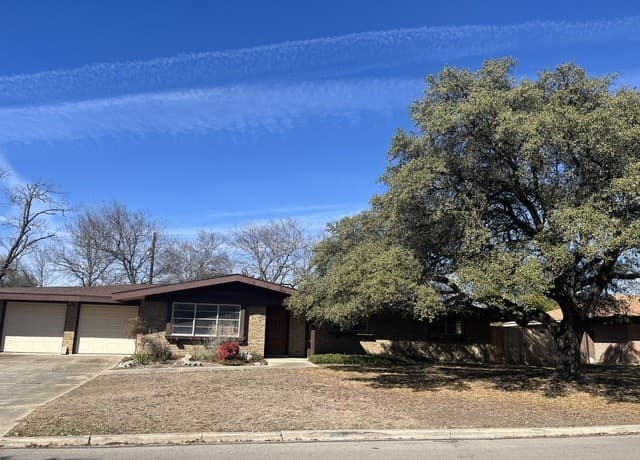 3-bedroom home for sale at 425 Driftwind in Windcrest TX