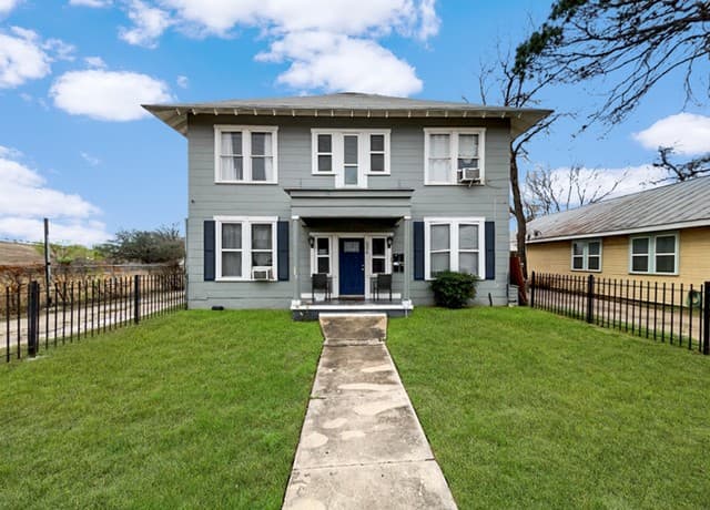 2-bedroom rental at 506 W Drexel Ave Unit 4 in San Antonio TX