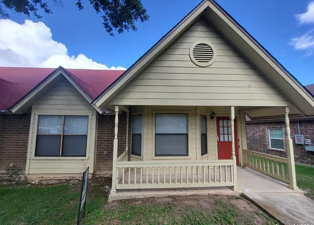 1-bedroom rental at 6350 Cambridge Unit #2 in San Antonio TX