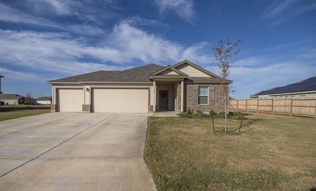 4-bedroom home for sale at 9321 Bronze Cyn in Atascosa TX
