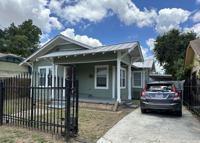 2-bedroom rental at 1619 Nolan Unit B in San Antonio TX