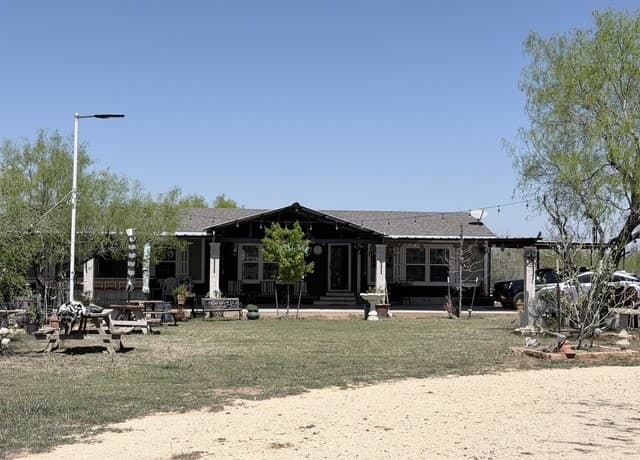 4-bedroom home for sale at 152 County Road 2667 in Devine TX