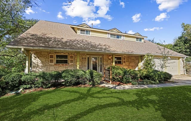 4-bedroom home for sale at 212 National Blvd in Universal City TX