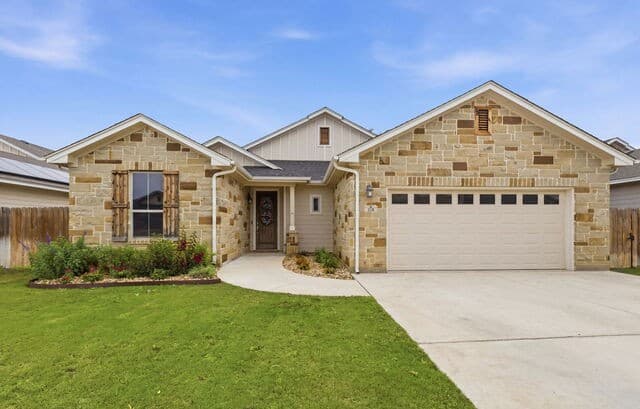 4-bedroom home for sale at 238 Iron Gate in Pleasanton TX