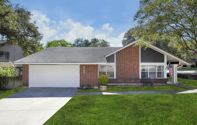 5-bedroom home for sale at 8702 Collingwood in Universal City TX