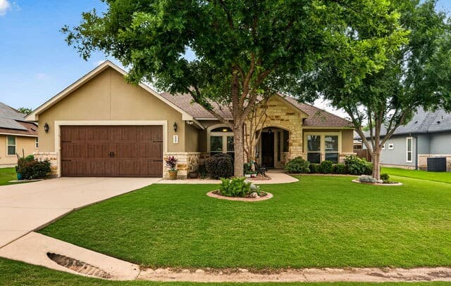 4-bedroom home for sale at 15512 Albrecht Ln in Selma TX