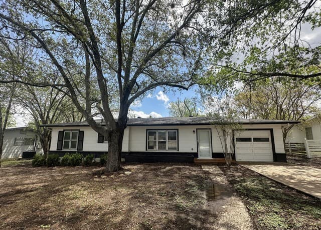 3-bedroom home for sale at 740 Rittiman Rd in Terrell Hills TX