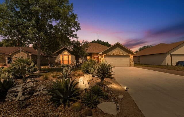 3-bedroom home for sale at 317 Yorktown in Pleasanton TX