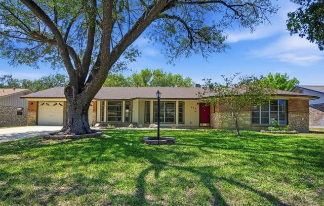 4-bedroom home for sale at 229 Sherri Dr in Universal City TX
