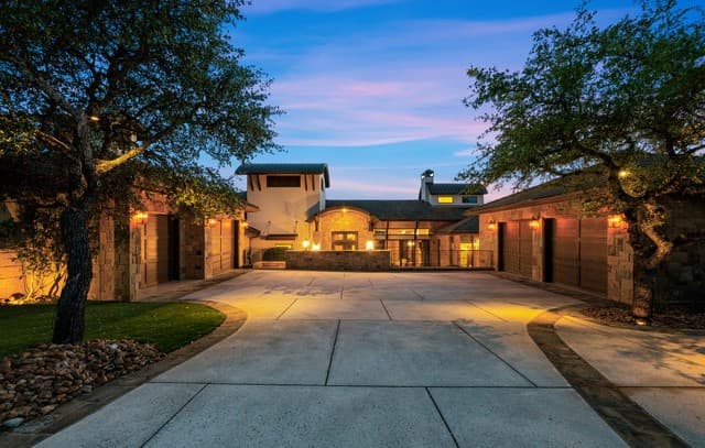 6-bedroom home for sale at 48 Oakland Hls in Boerne TX