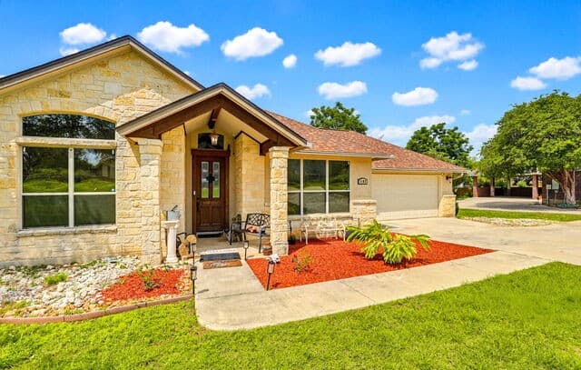 3-bedroom home for sale at 1103 Eagle View in Pleasanton TX